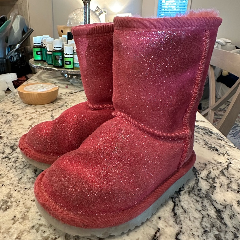 Toddler uggs size 7
